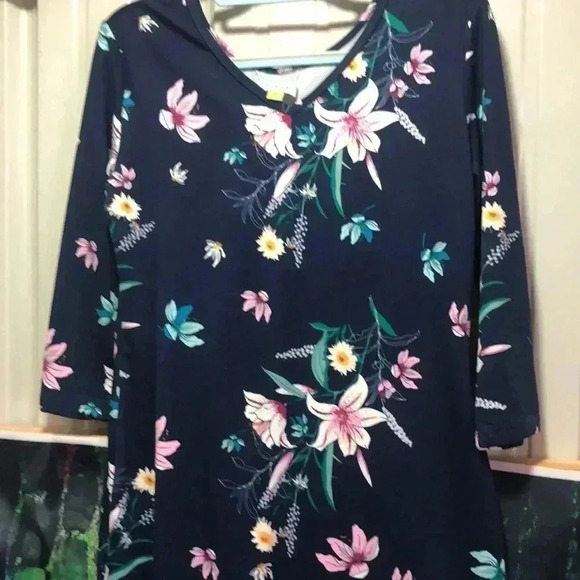 Serra size medium dress navy with floral print - Picture 2 of 10